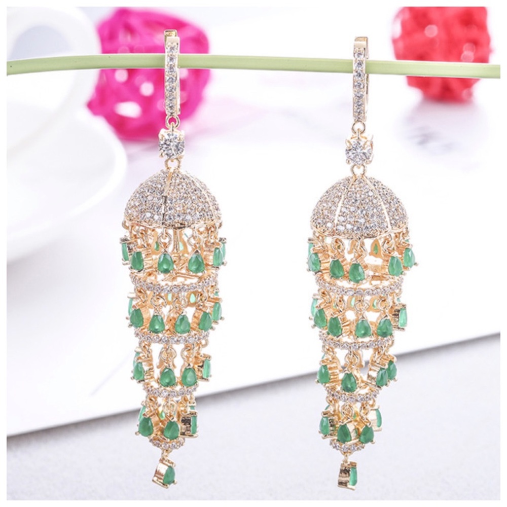 ❤️ Swarovski Crystals The AWA Chandelier Earrings - Picture 2 of 5